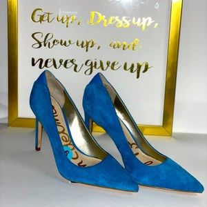 Turquoise suede point toe pump